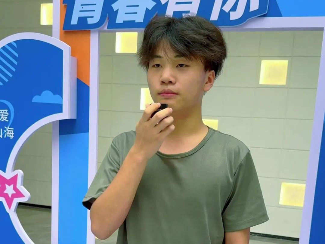 狄鹿烹饪新生军训采访实录｜来听听TA们的心里话！