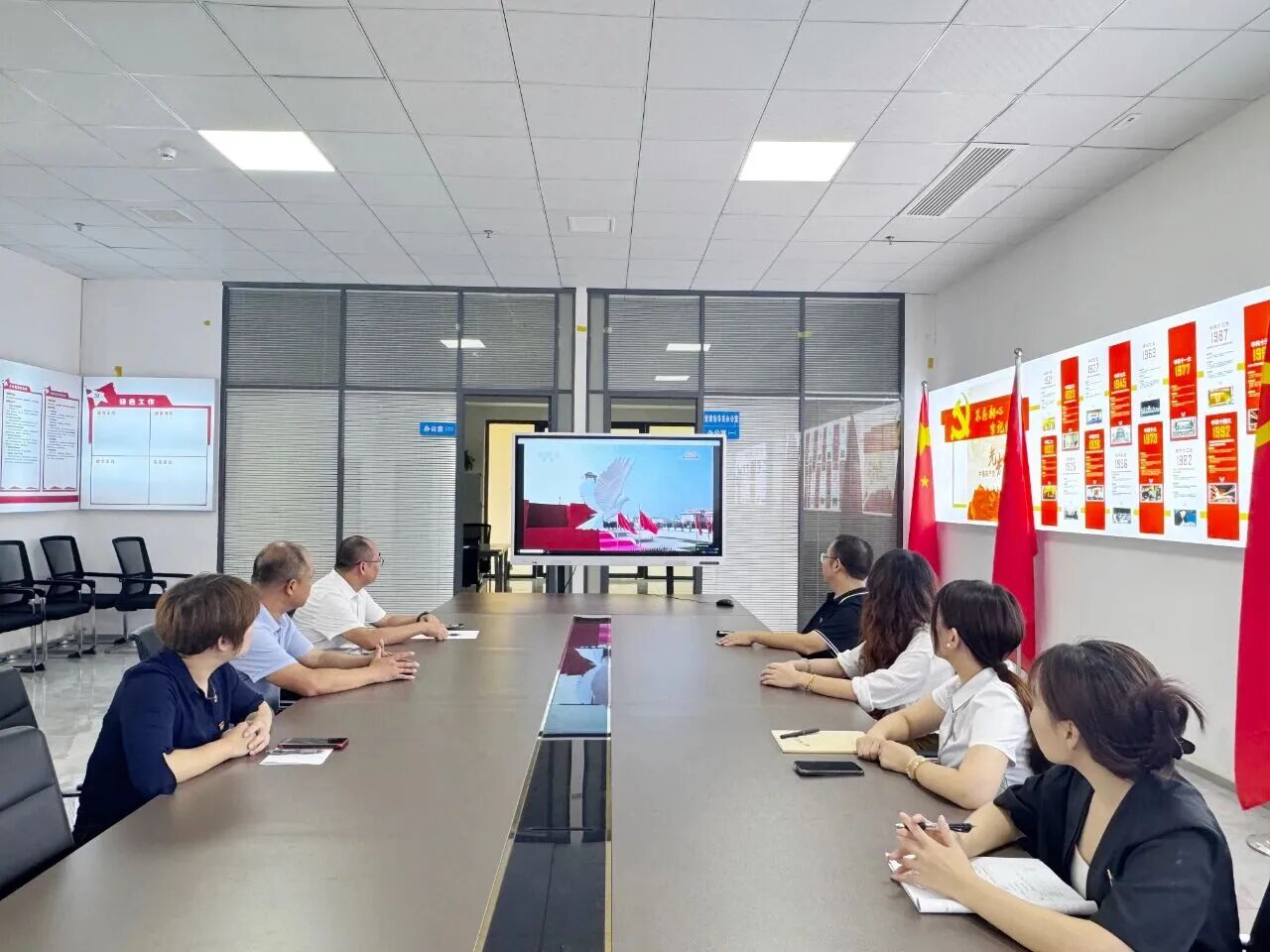 观阅兵燃热血！狄鹿烹饪师生：以匠心守初心，用手艺敬祖国