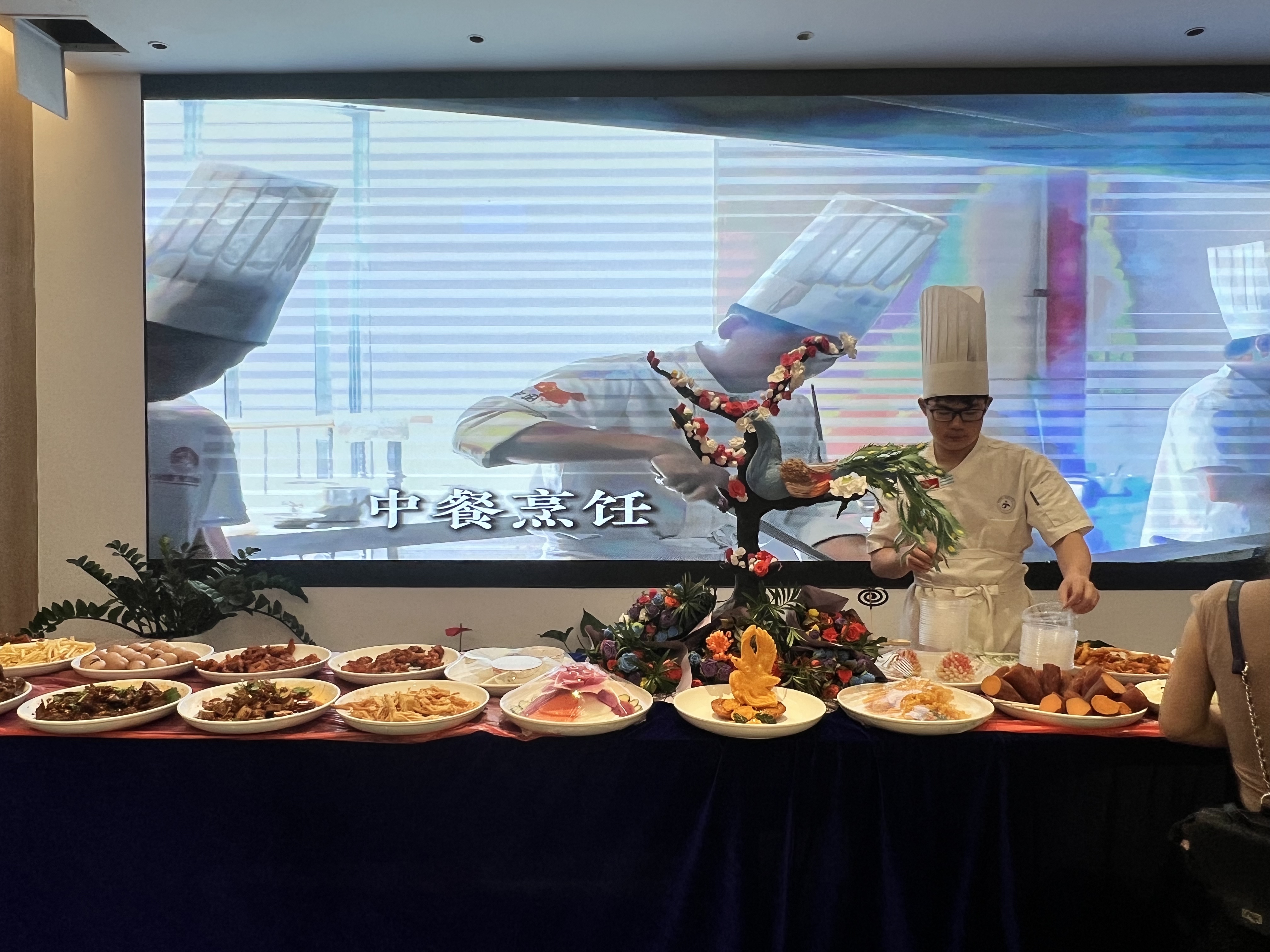 惊艳校园开放日！狄鹿烹饪专业秀出硬核厨艺，美味出圈，获全员点赞！